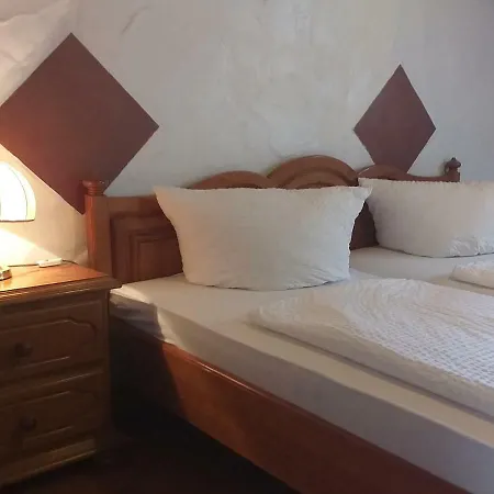 Zur Krone Otel