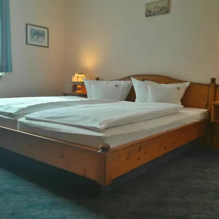 Zur Krone Hotel 2*