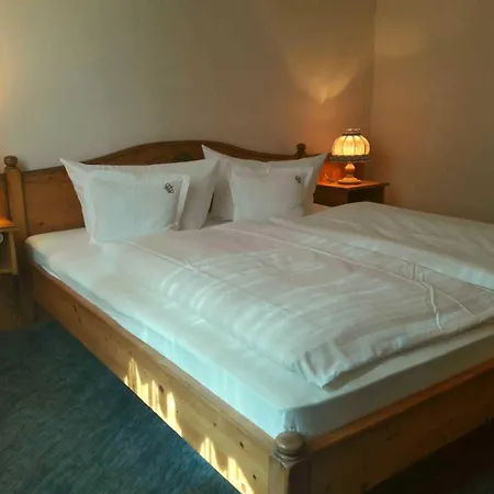 Zur Krone Hotel 2*