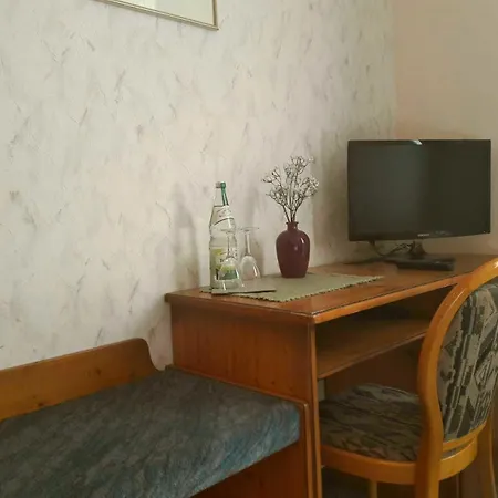 Zur Krone Hotel