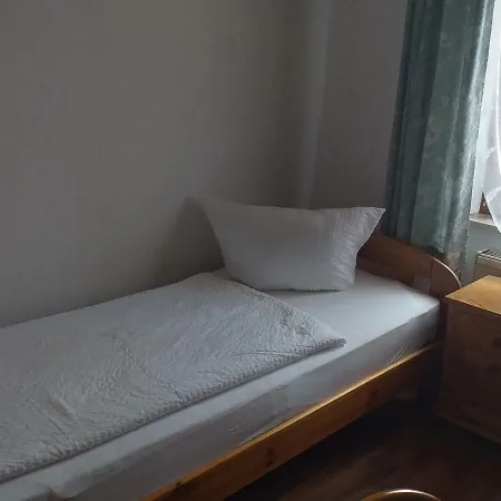 Zur Krone Hotel 2*